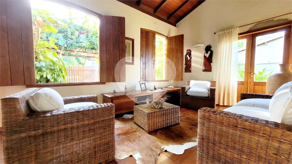 Casa à venda com 3 suítes no Centro, Santa Cruz Cabrália, BA