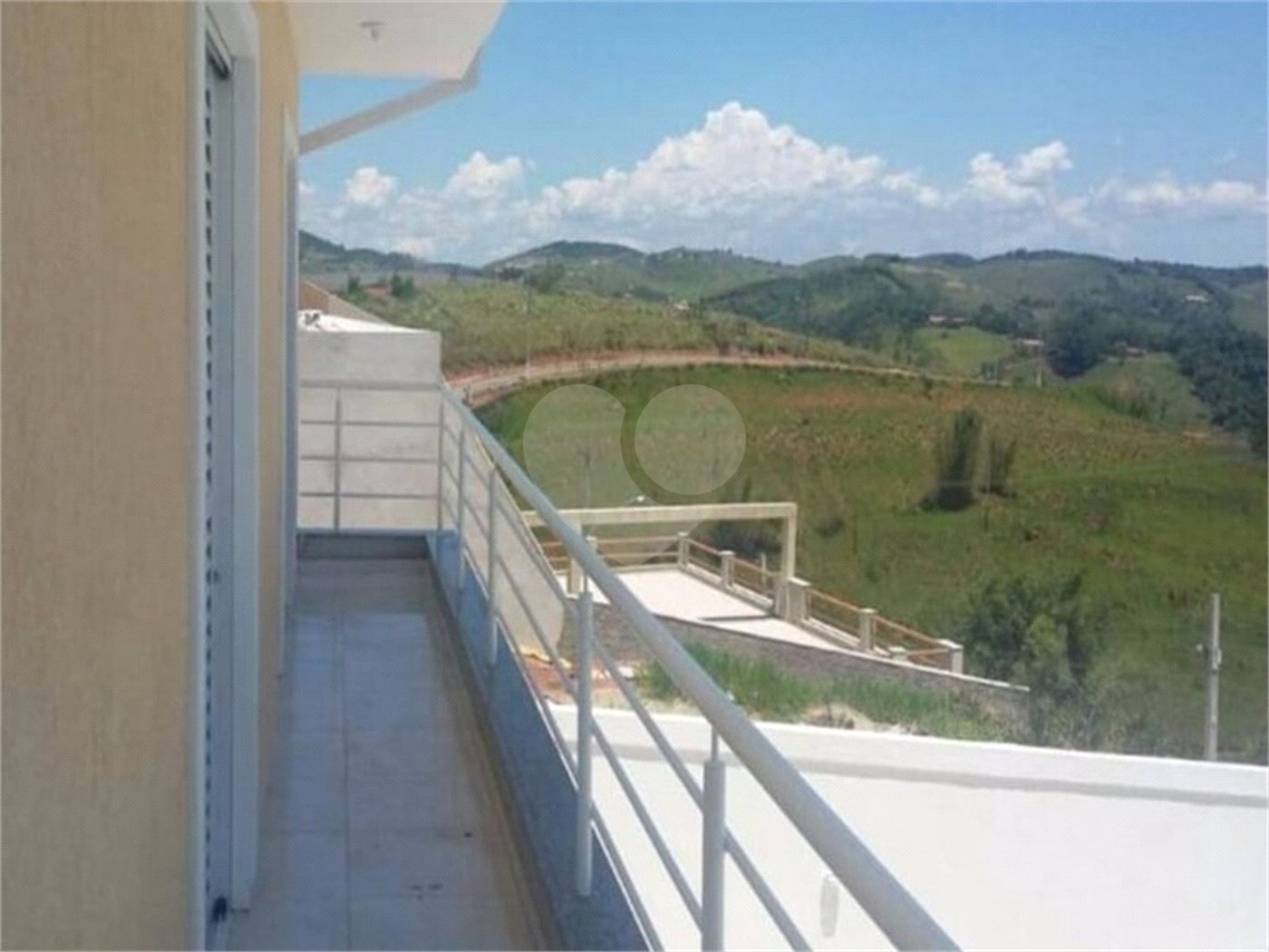 Casa à venda com 4 quartos, sendo 2 suítes,  no condomínio Jardim Imperador, Igaratá - SP