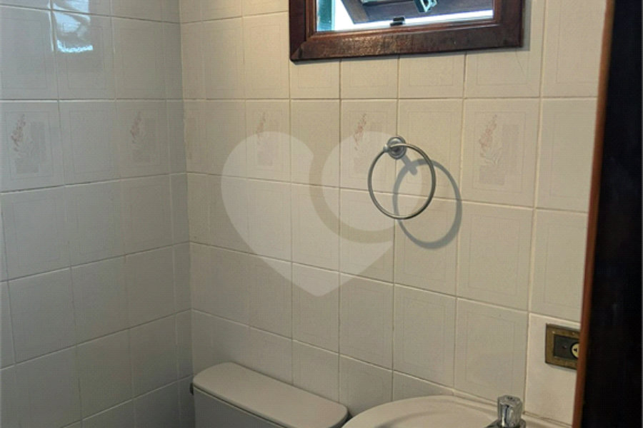 Sobrado à venda com 3 quartos, sendo 1 suíte, em Vila Nivi, São Paulo, SP