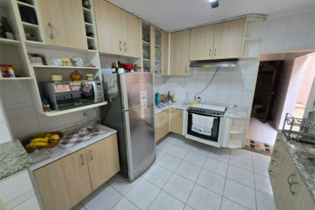 Sobrado à venda com 3 suítes em Chora Menino, São Paulo, SP