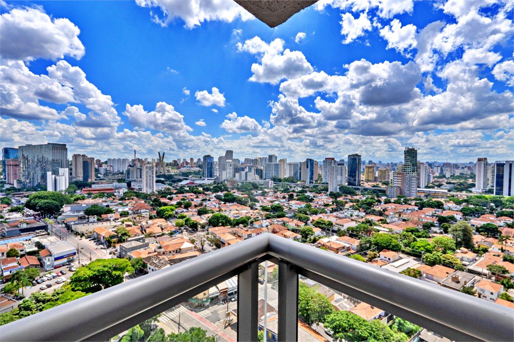 Apartamento à venda com 4 quartos, sendo 2 suítes,  em Jardim das Acácias, São Paulo, SP