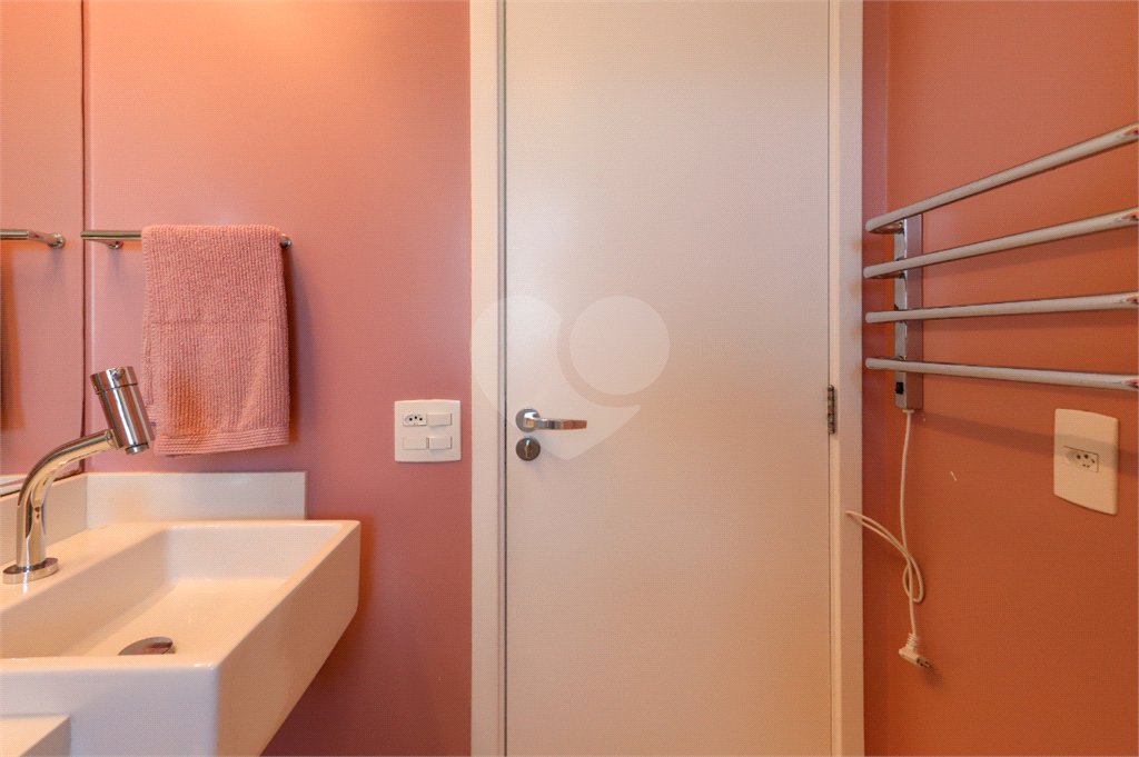 Apartamento à venda com 3 quartos, sendo 1 suíte,  em Vila Anastácio, São Paulo, SP