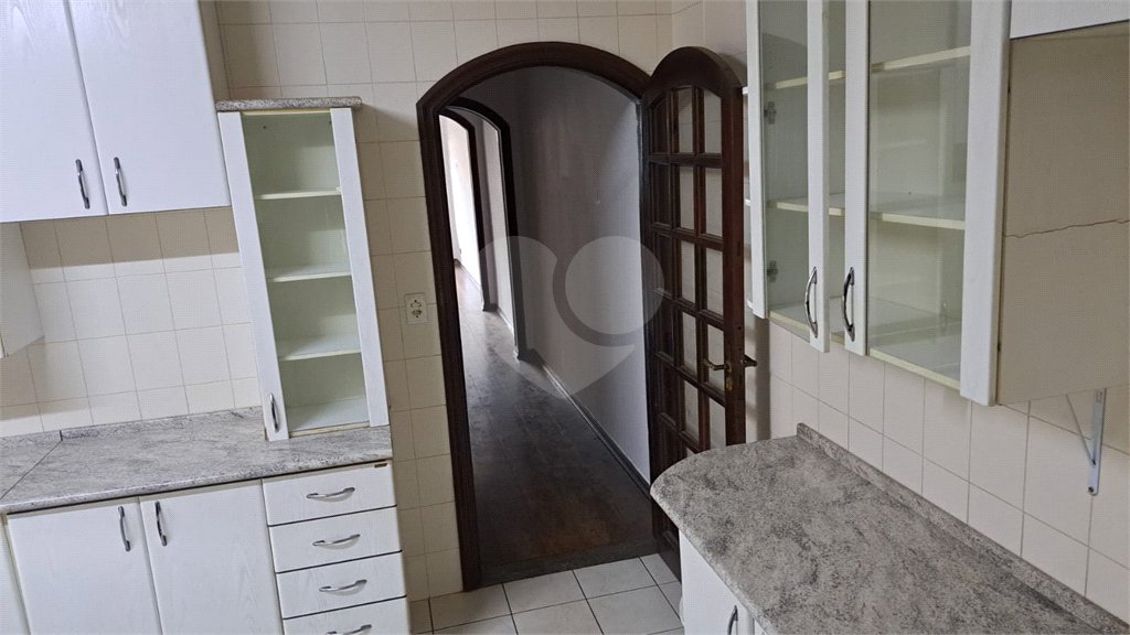 Sobrado à venda com 3 suítes em Barreiro, Mairiporã, SP