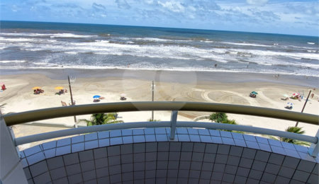 Apartamento à venda com 2 quartos, sendo 1 suíte,  em Vera Cruz, Mongaguá, SP