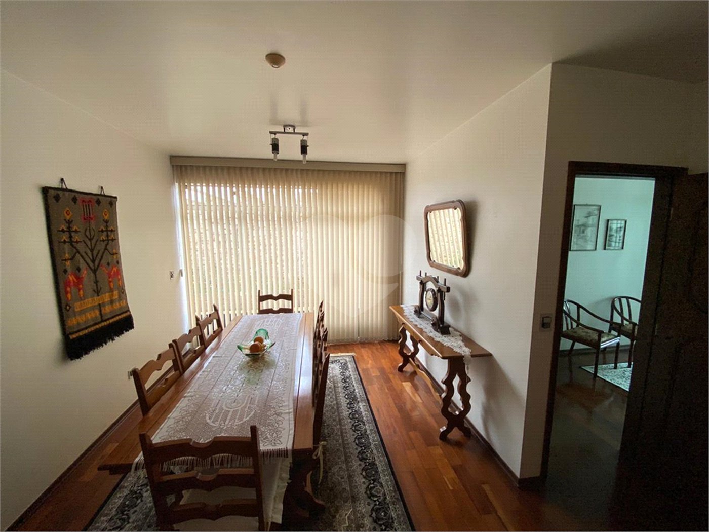 Casa Térrea com 3 suítes, sendo 1 suíte master.