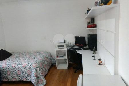 Sobrado à venda com 4 suítes em Cidade São Francisco, São Paulo, SP