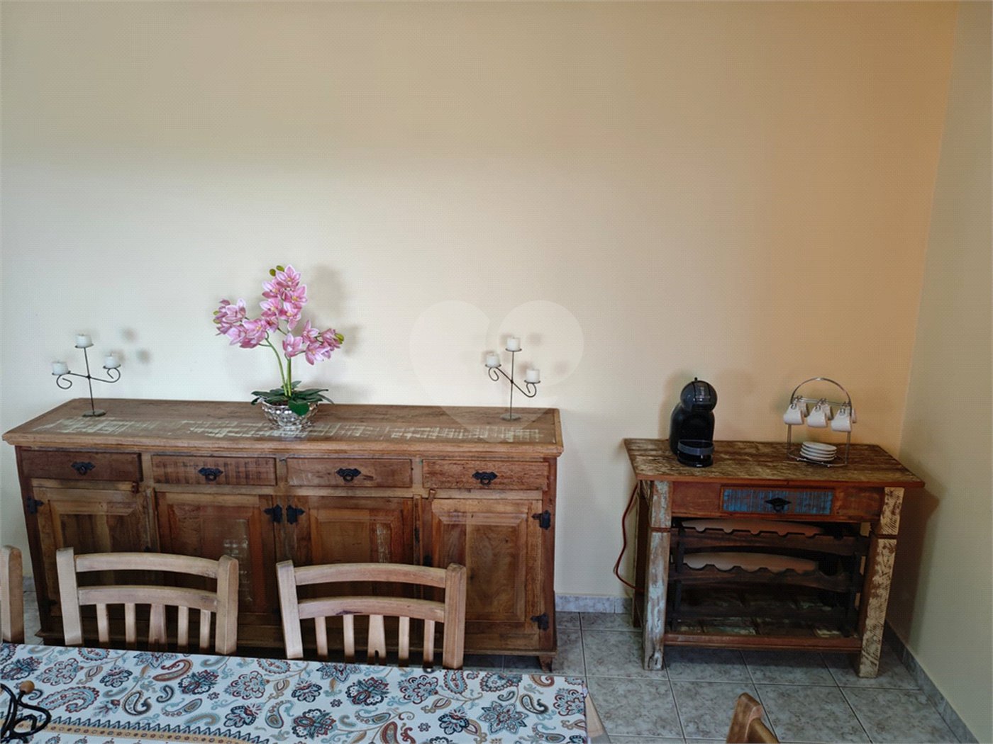 Casa à venda com 4 quartos, sendo 2 suítes,  em Country Residencial Felix, Bom Jesus dos Perdões, SP