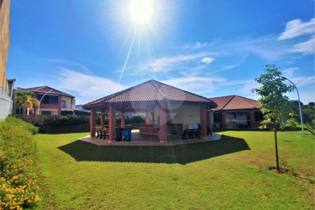 Casa à venda com 3 quartos, sendo 2 suítes, no condomínio Residencial Maria Dulce, Indaiatuba - SP