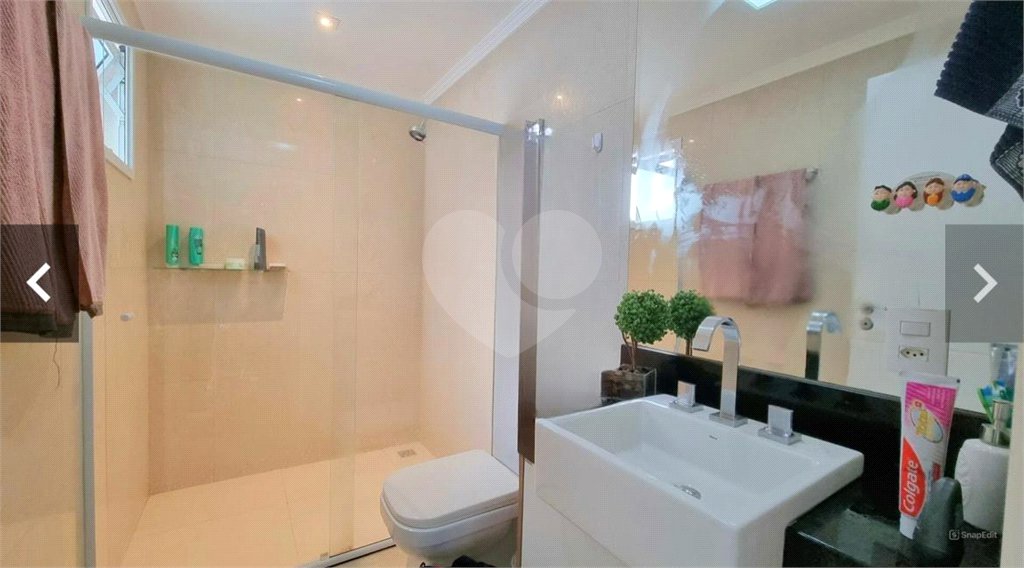 Casa à venda com 3 quartos, sendo 2 suítes, no condomínio Floradas da Serra, São Paulo - SP