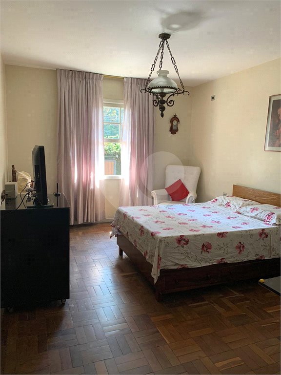 Casa à venda com 4 quartos, sendo 1 suíte, em Caxingui, São Paulo, SP
