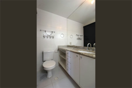 Apartamento à venda com 3 quartos, sendo 1 suíte,  em Vila Olímpia, São Paulo, SP