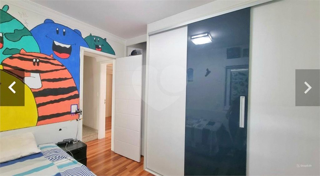 Casa à venda com 3 quartos, sendo 2 suítes, no condomínio Floradas da Serra, São Paulo - SP