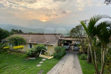 Casa em condomínio à venda com 4 quartos, sendo 1 suíte, no Centro, Bom Jesus dos Perdões, SP