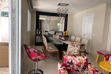 Casa à venda com 4 quartos, sendo 2 suítes,  no condomínio Village Place, São Paulo - SP