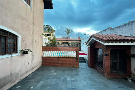 Sobrado à venda com 4 quartos, sendo 2 suítes, em Vila Júlia, Poá, SP