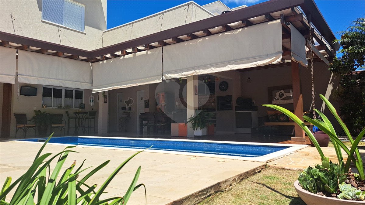 Casa à venda com 4 quartos, sendo 3 suítes,  no condomínio Res. Luzern, Campinas - SP