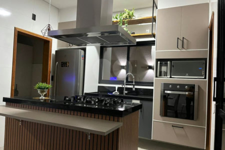 Casa à venda com 3 quartos, sendo 1 suíte, no condomínio Horto Florestal Villagio, Sorocaba - SP
