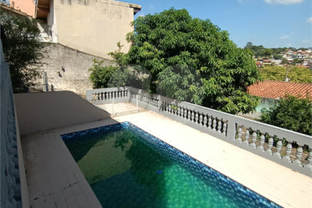 Casa à venda com 4 quartos, sendo 1 suíte, no condomínio Shangri-la, Atibaia - SP