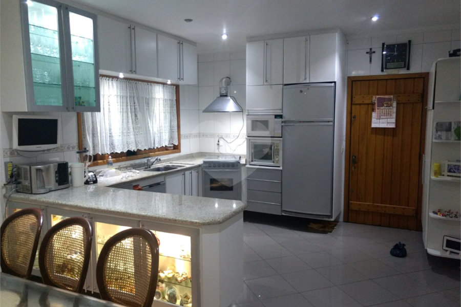 Casa à venda com 3 suítes no condomínio Alpes da Cantareira, Mairiporã - SP