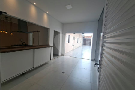 Casa à venda ou para alugar com 3 quartos, sendo 1 suíte, em Vila Aparecida, Itapetininga, SP