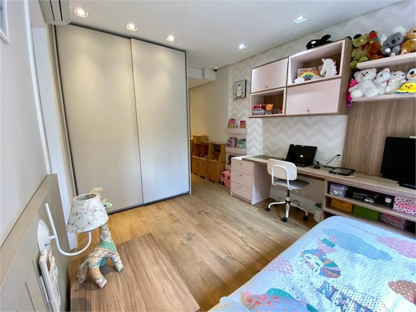 Apartamento à venda com 3 suítes em Vila Suzana, São Paulo, SP