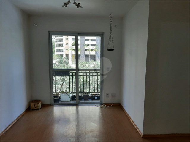 Apartamento à venda ou para alugar com 3 quartos, sendo 1 suíte,  em Morumbi, São Paulo, SP