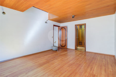 Casa à venda com 5 quartos, sendo 3 suítes, em Alto da Boa Vista, São Paulo, SP