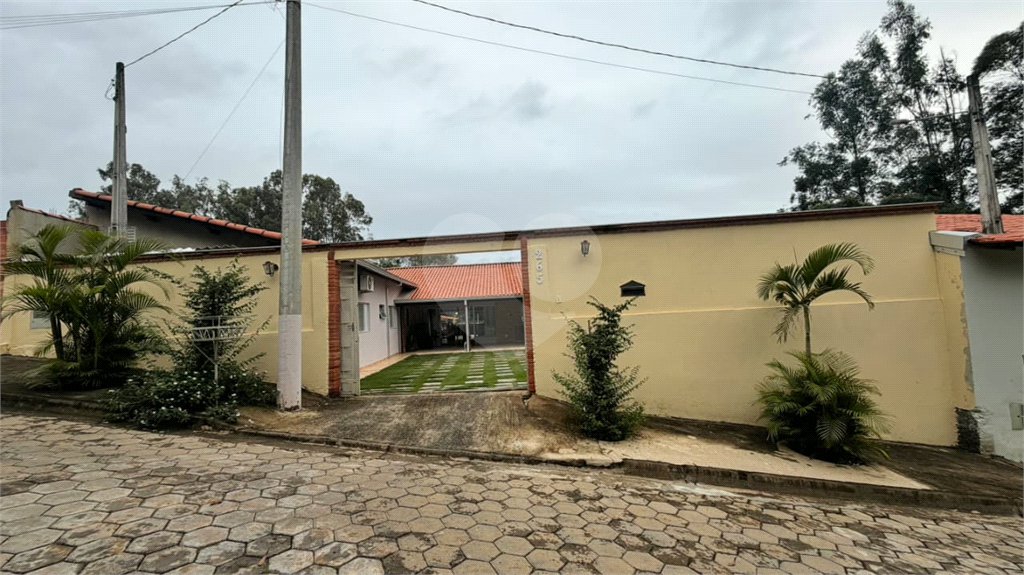 Chácara à venda com 3 quartos, sendo 1 suíte, em Cercadinho, Alambari, SP