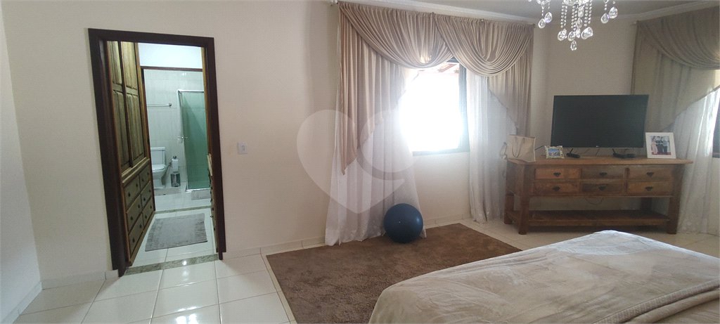 Casa à venda com 4 suítes no Centro, Extrema, MG