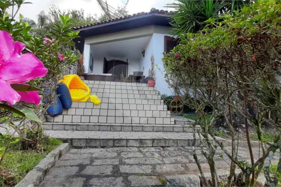 Casa à venda com 6 quartos, sendo 5 suítes, em Roseira, Mairiporã, SP