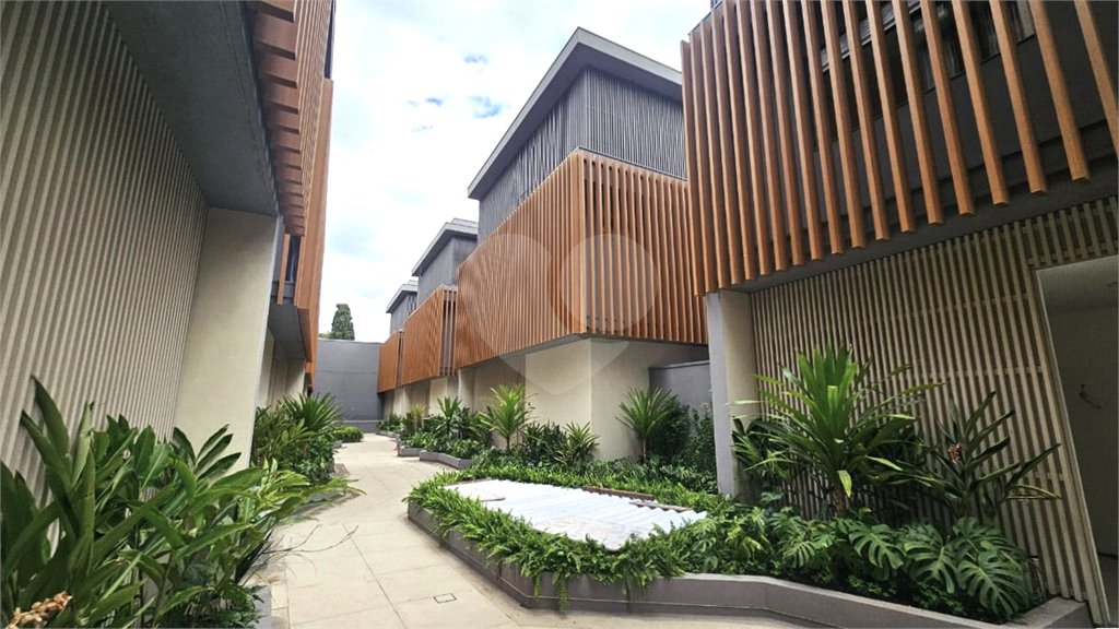 Casa à venda com 4 suítes no condomínio Plm 875, São Paulo - SP