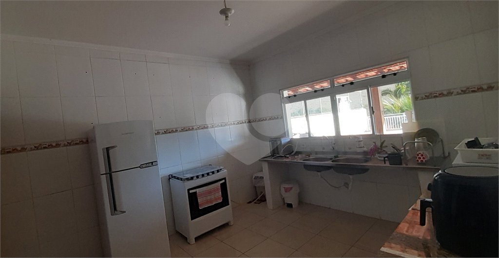 Casa à venda com 4 quartos, sendo 1 suíte, no Centro, Bom Jesus dos Perdões, SP