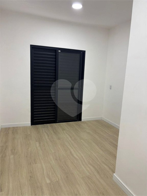 Casa à venda com 3 quartos, sendo 1 suíte, no condomínio Marselha IV, São Roque - SP