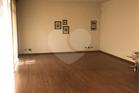Sobrado à venda com 5 quartos, sendo 1 suíte, em Jardim São Bento, São Paulo, SP