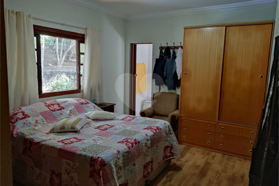 Casa à venda com 3 quartos, sendo 2 suítes, no condomínio Residencial Jardim Lago da Cantareira, Mairiporã - SP