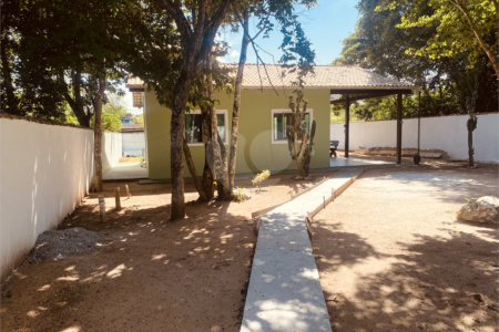 Casa em condomínio para alugar com 2 quartos, sendo 1 suíte, em Caravelas, Armação dos Búzios, RJ