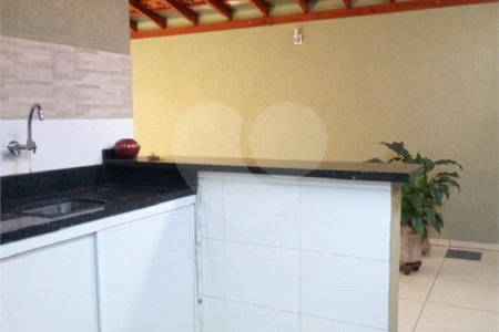 Sobrado com 2 dormitórios.