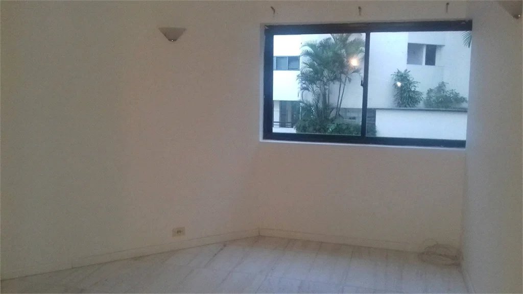 Apartamento à venda com 3 quartos, sendo 1 suíte,  em Jardim Parque Morumbi, São Paulo, SP