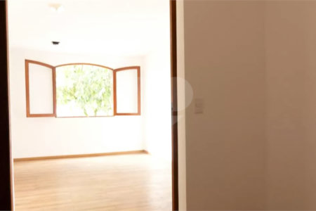 Casa à venda com 4 quartos, sendo 1 suíte, em Vila Tiradentes, São Paulo, SP