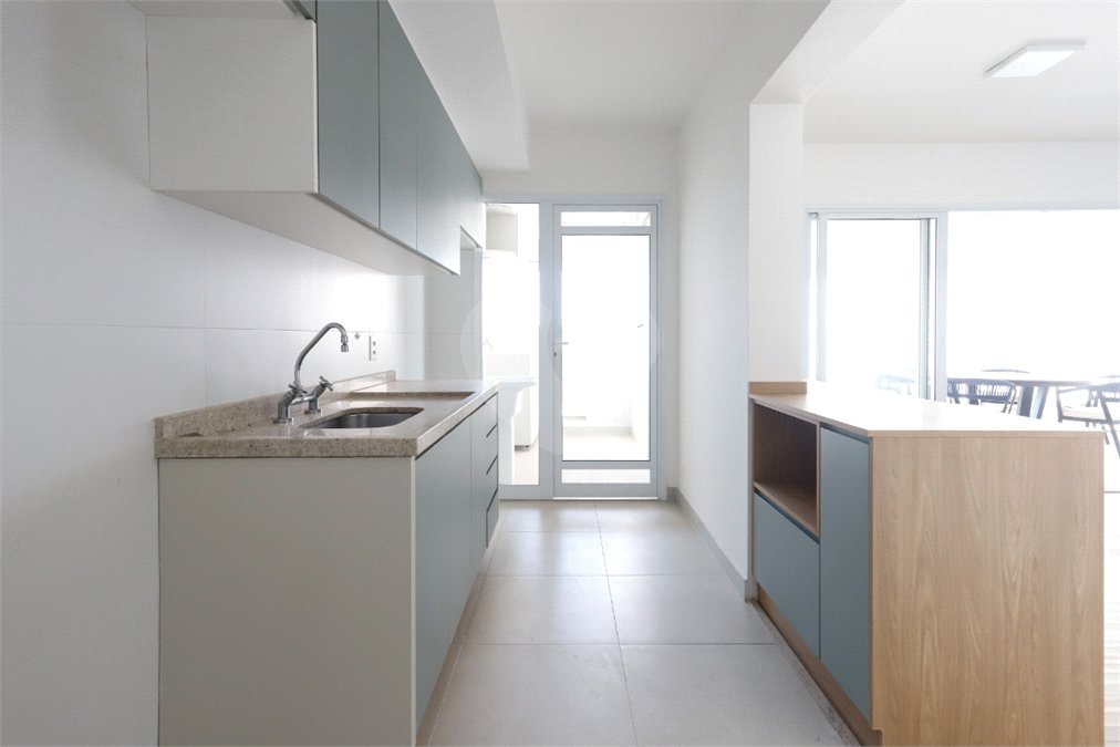 Apartamento à venda com 3 suítes em Vila Anastácio, São Paulo, SP