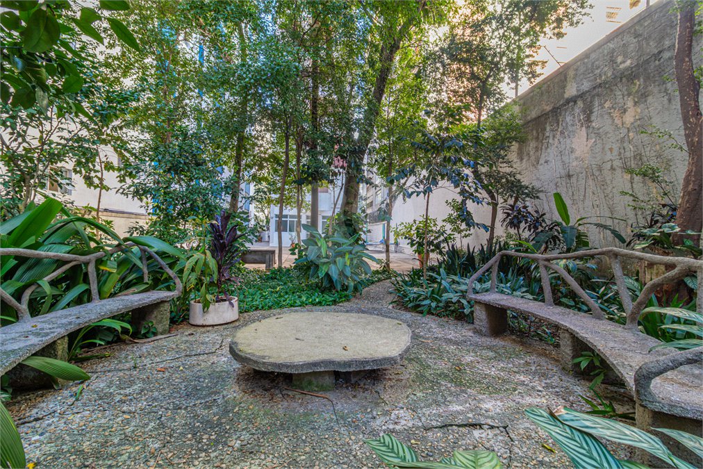Apartamento à venda com 4 quartos, sendo 1 suíte,  em Higienópolis, São Paulo, SP