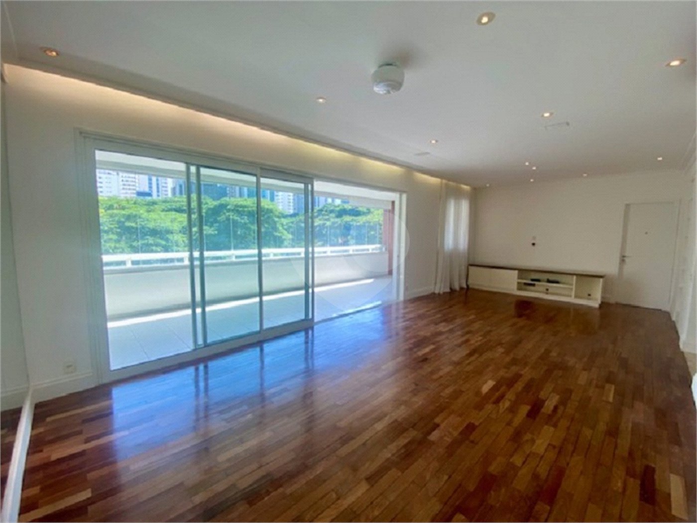 Apartamento à venda ou para alugar com 2 suítes em Itaim Bibi, São Paulo, SP