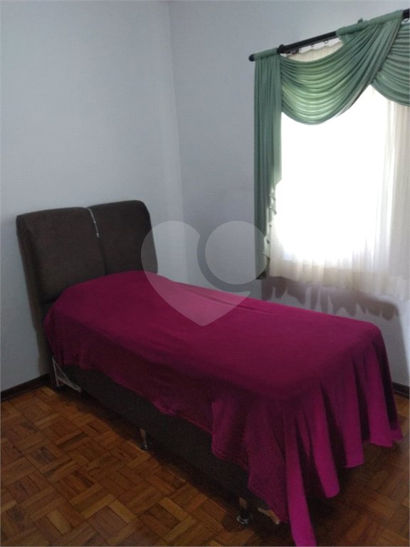 Casa Térrea com 3 dormitórios.