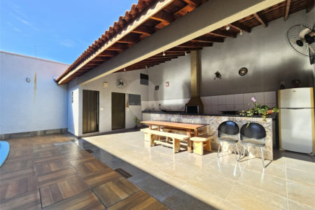 Casa à venda com 3 quartos, sendo 1 suíte,  em Jardim Jóquei Clube, Ribeirão Preto, SP