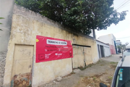 Terreno à venda em Vila Carmosina, São Paulo, SP