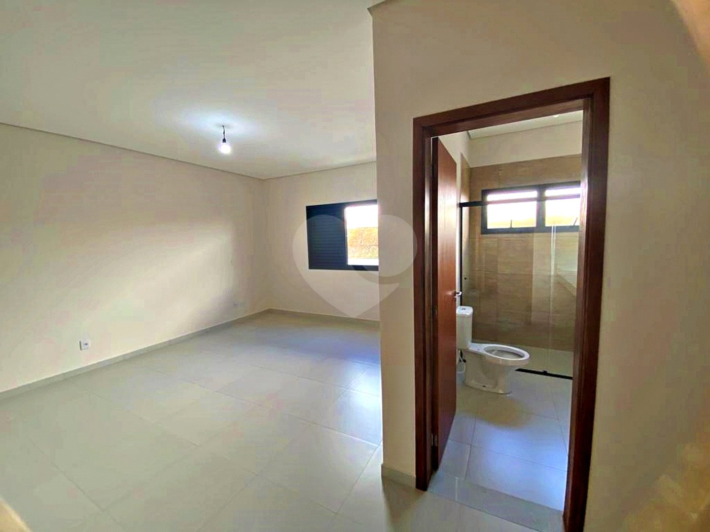 Casa à venda com 3 suítes no condomínio Santa Isabel I, Louveira - SP