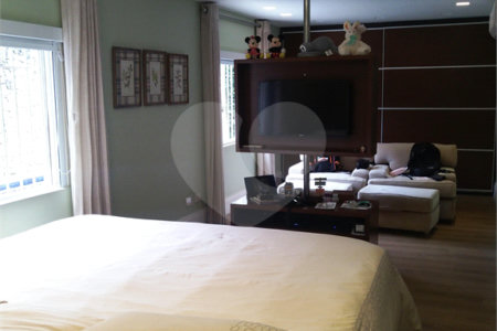 Casa à venda com 4 quartos, sendo 3 suítes, em Vila Tramontano, São Paulo, SP