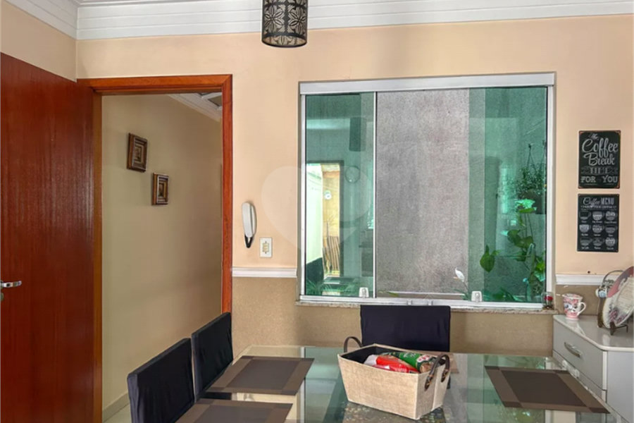 Sobrado à venda com 3 quartos, sendo 1 suíte, em Vila Mangalot, São Paulo, SP