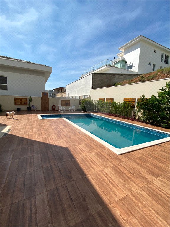 Linda casa Condomínio Santa Isabel I