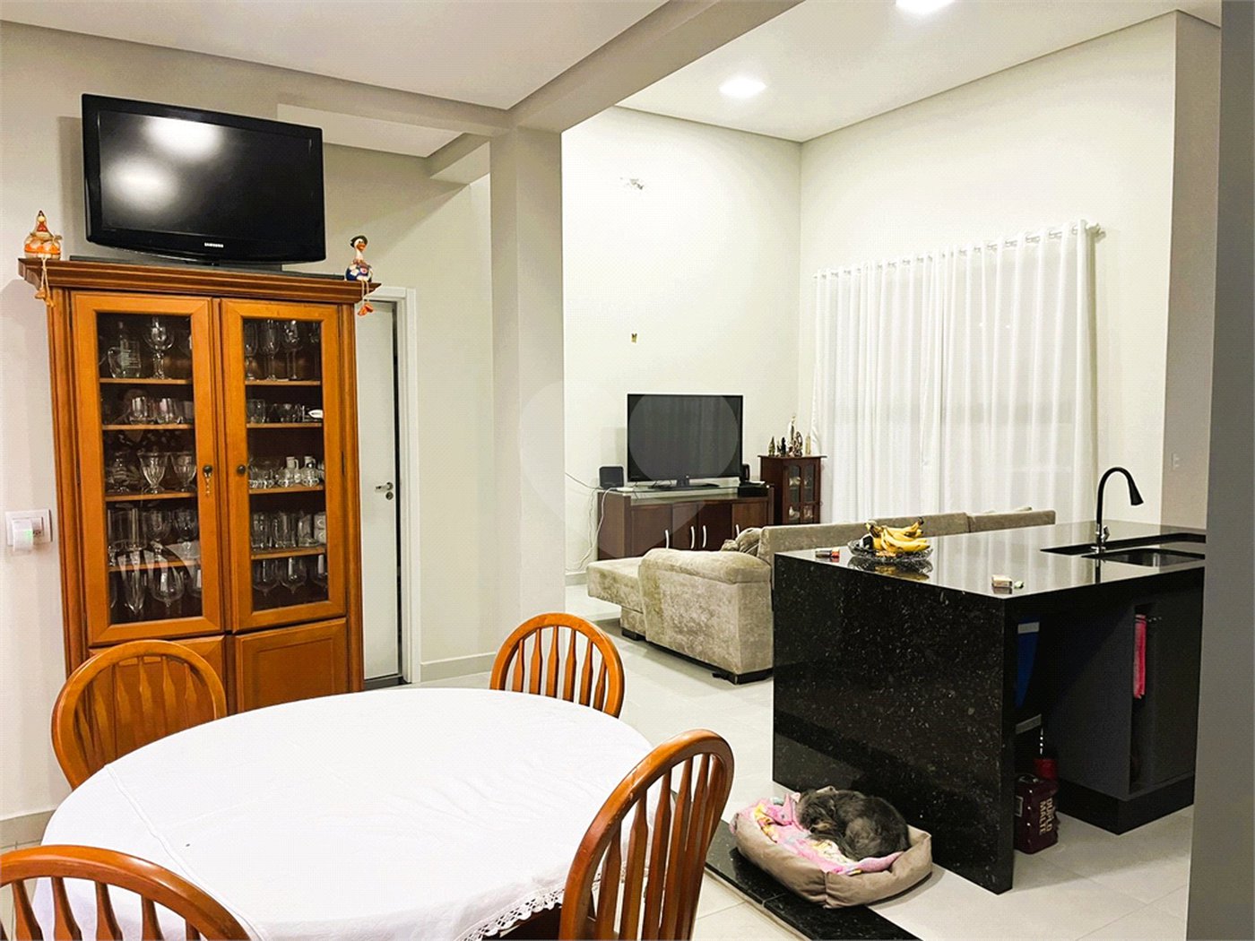 Casa à venda com 3 suítes no condomínio Residencial Le France, Sorocaba - SP